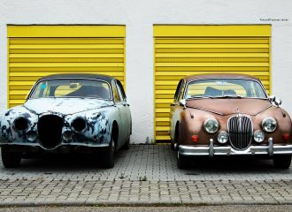 sorn. Image of two classic Jaguar Mk2s