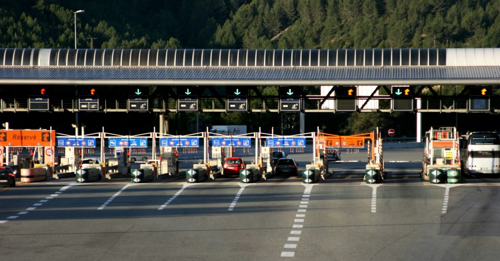 image showing toll area on french motorway where gendarmes can stop speeding drivers